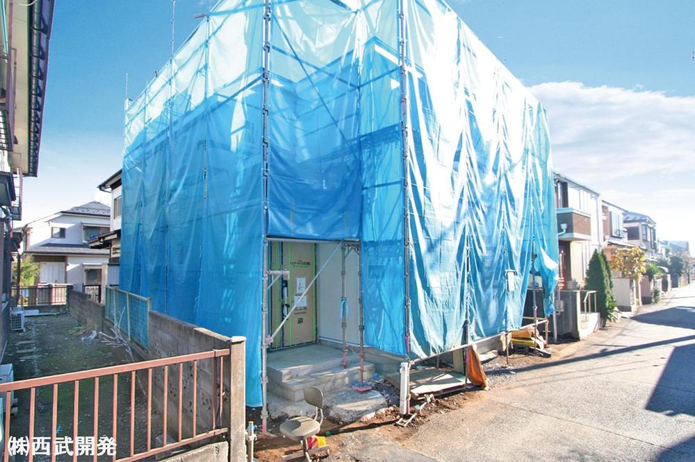 Local photos, including front road. Local (12 May 2013) Shooting