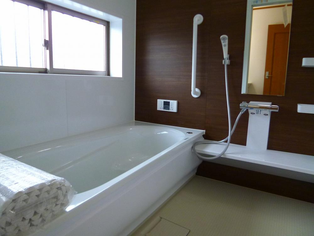 Same specifications photo (bathroom). (Building 2) same specification bathroom