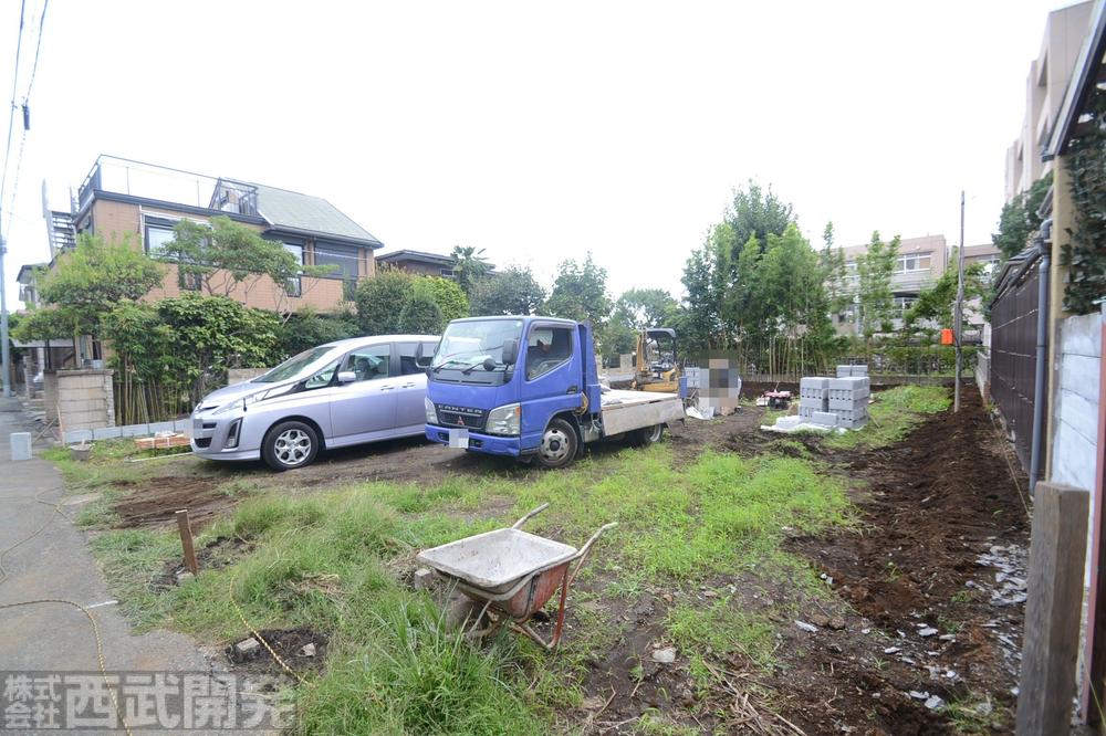 Local photos, including front road. Local (September 2013) Shooting This selling local