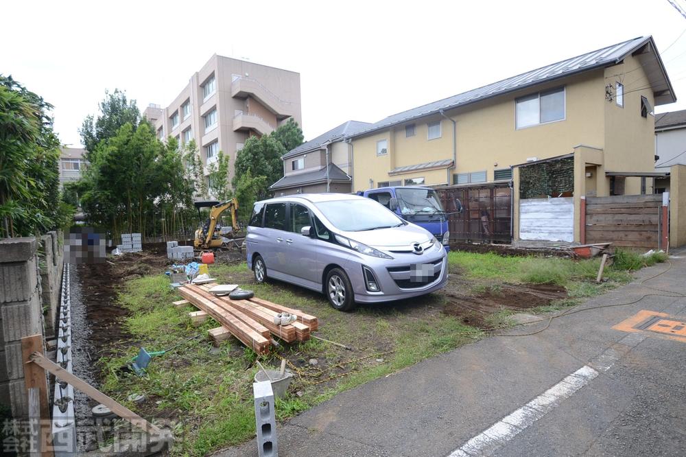 Local photos, including front road. Local (September 2013) Shooting This selling local