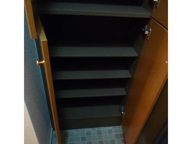 Entrance. Yes shoe box