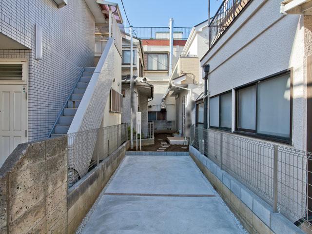 Local appearance photo. Local (12 May 2013) Shooting