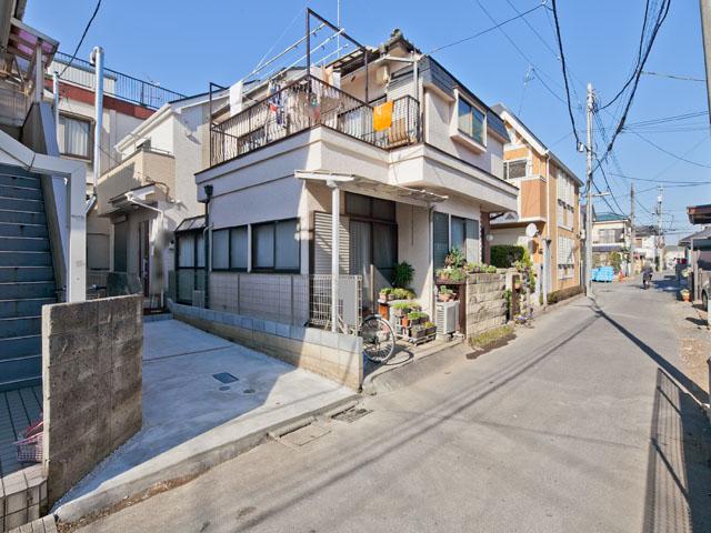 Local photos, including front road. Local (12 May 2013) Shooting