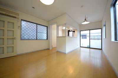 Living and room. Spacious living room