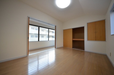 Other room space. ☆ Beautiful flooring ☆