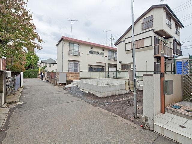 Local photos, including front road. Local (10 May 2013) Shooting