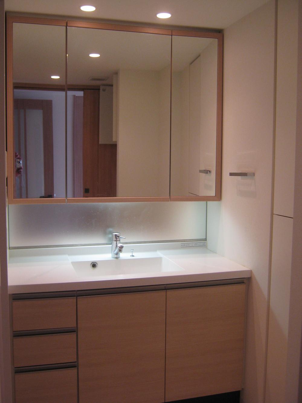 Wash basin, toilet. Indoor (September 2013) Shooting