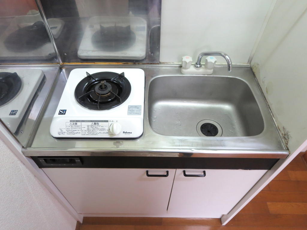 Kitchen. 1 lot gas stoves