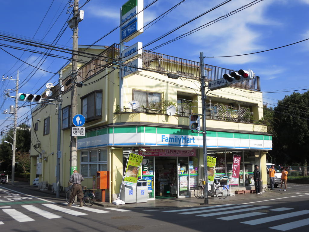 Convenience store. 192m to FamilyMart South East yuan Machiten (convenience store)