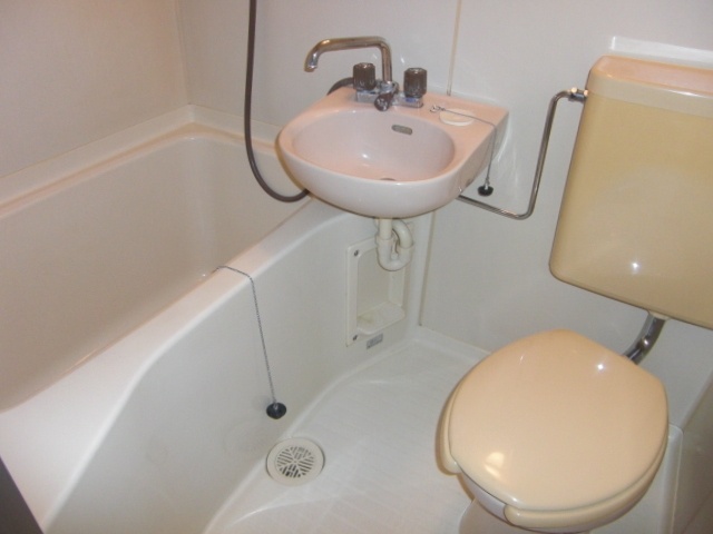 Bath. 3-point unit bus