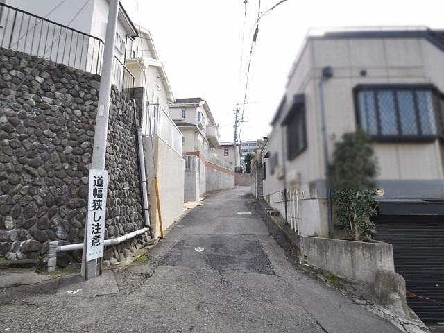 Local appearance photo. West Koigakubo 1-chome contact road situation