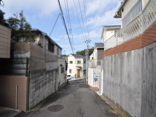 Local appearance photo. West Koigakubo 1-chome contact road situation