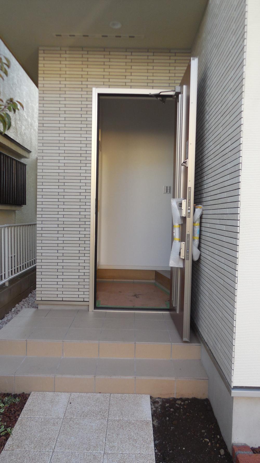 Entrance. Local (12 May 2013) Shooting