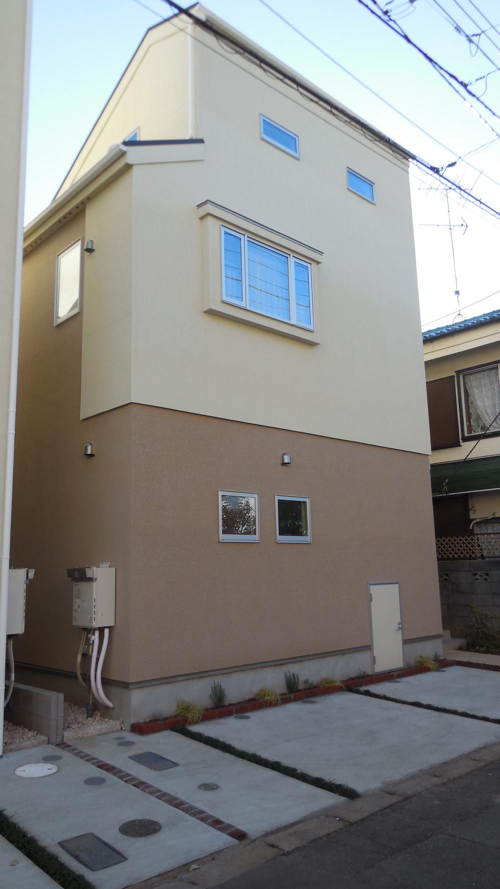 Local appearance photo. Local (12 May 2013) Shooting