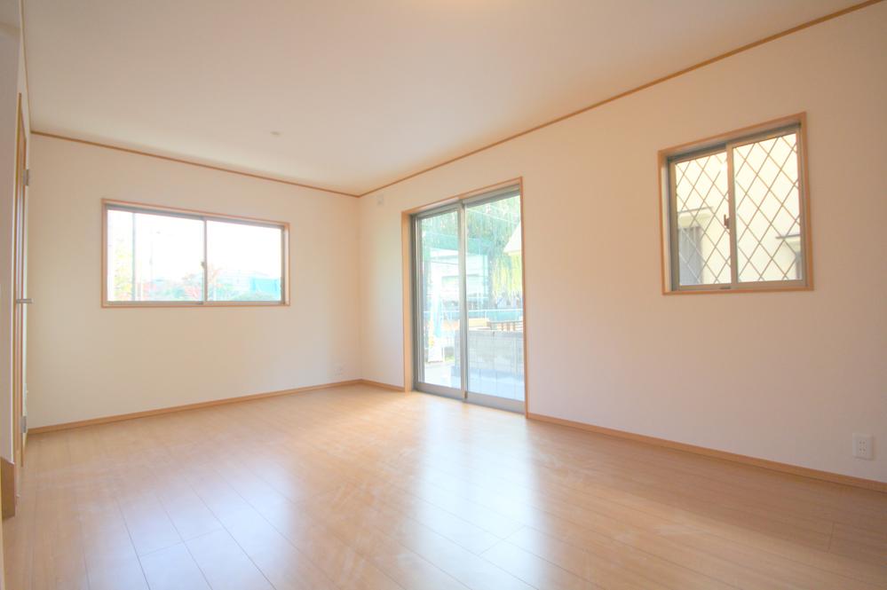 Living. Local Photos