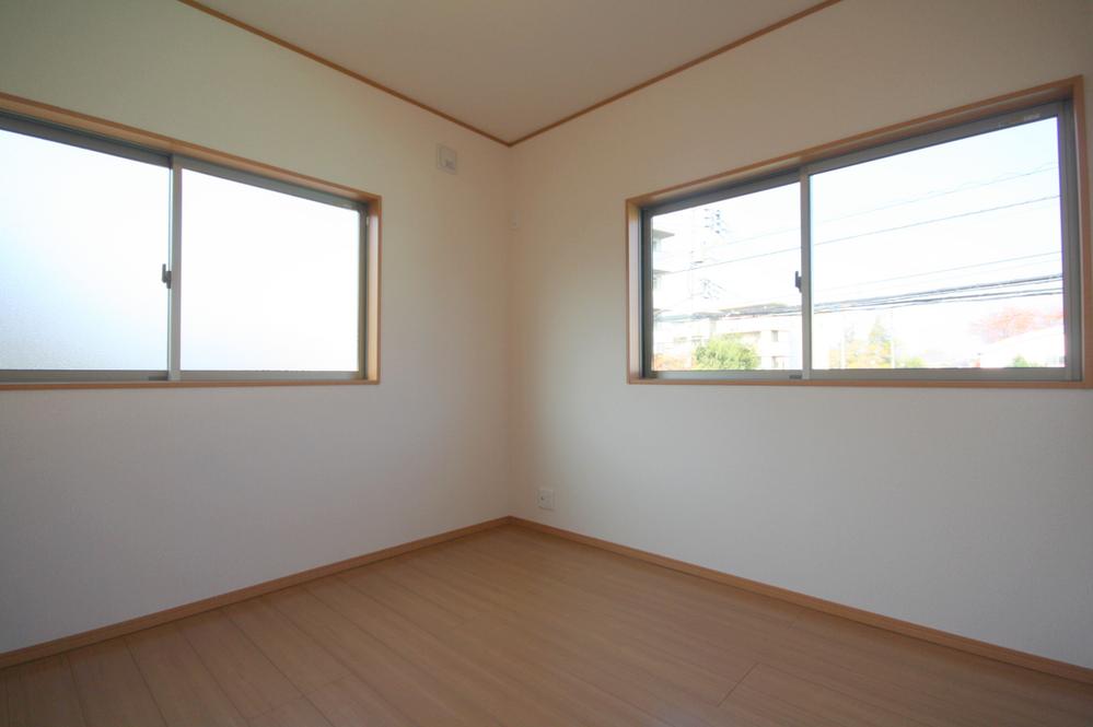 Non-living room. Local Photos