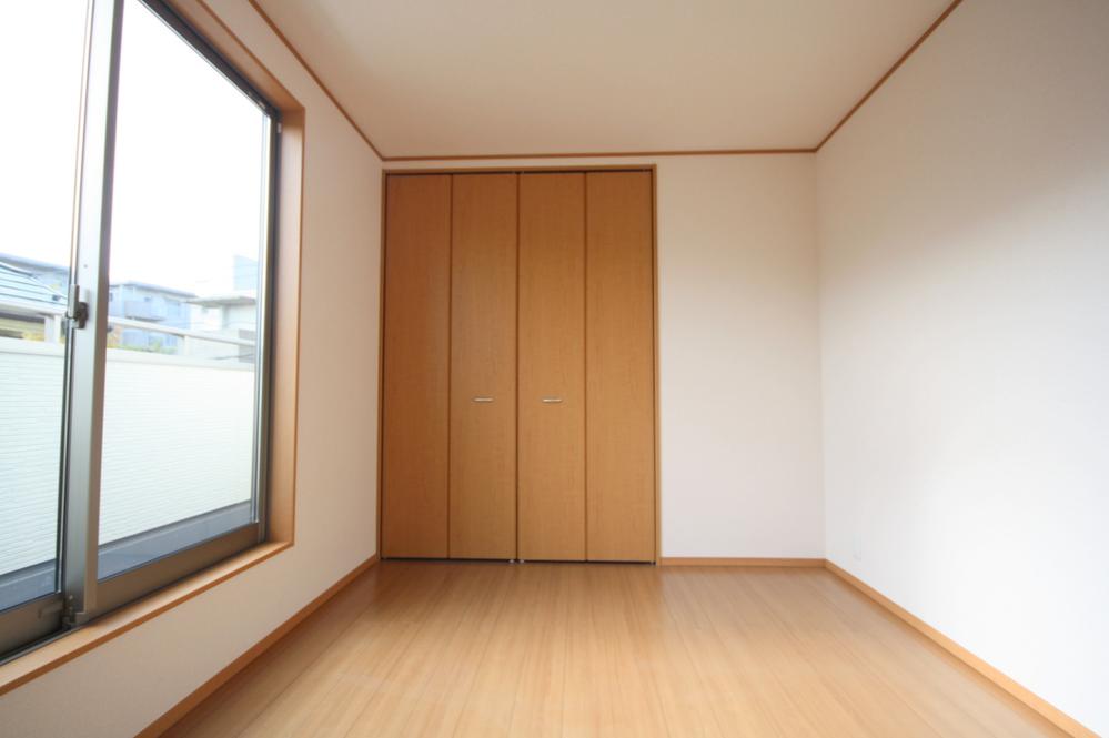 Non-living room. Local Photos