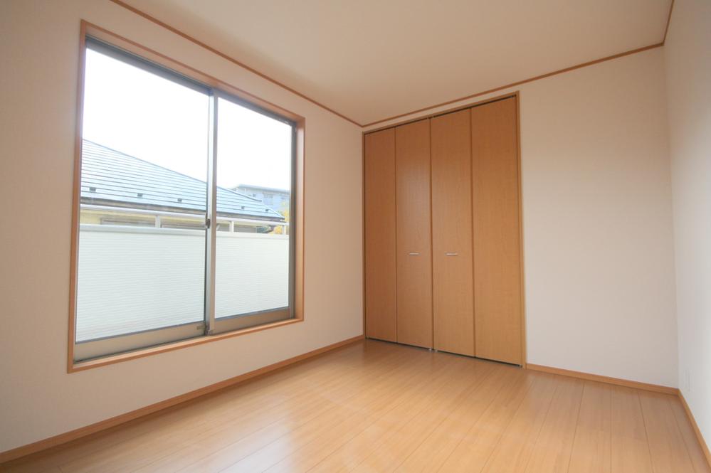 Non-living room. Local Photos