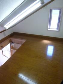 Other room space. Grenier