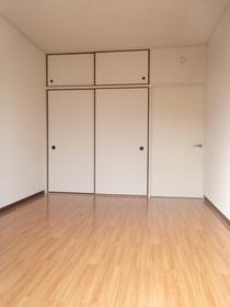 Living and room. South-facing 6 Pledge Western-style