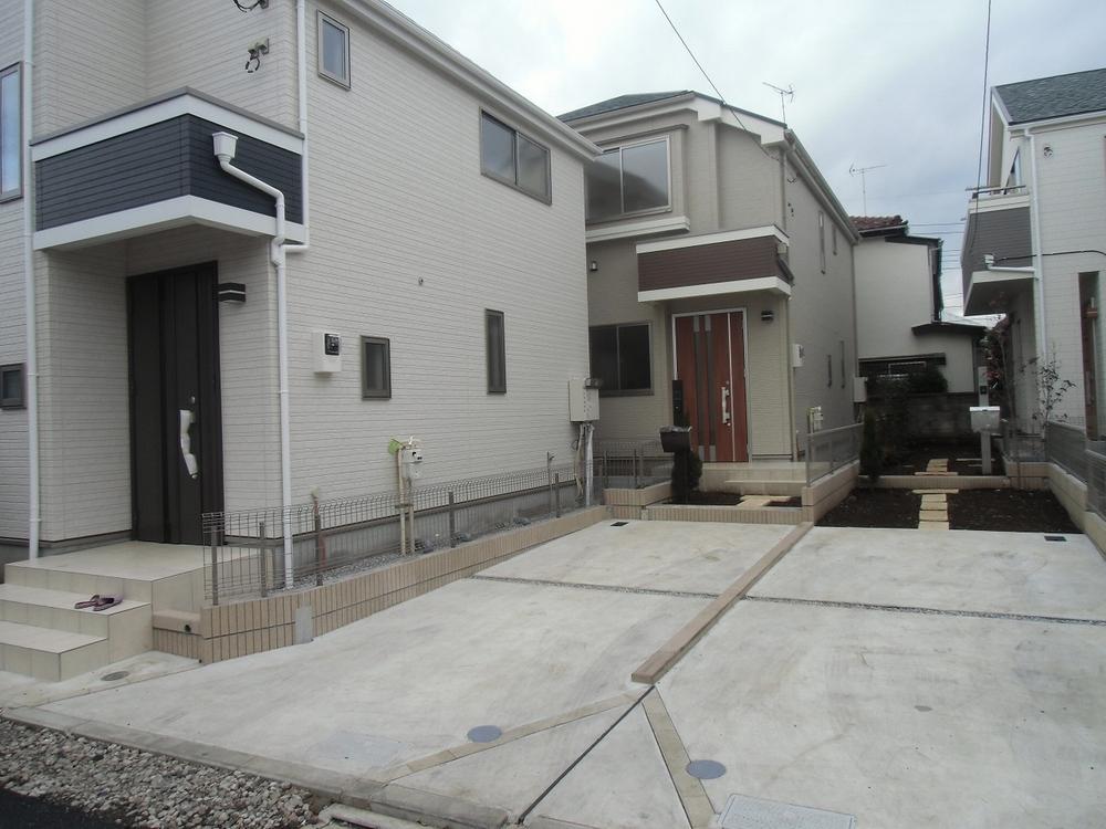 Local appearance photo. Local (12 May 2013) Shooting