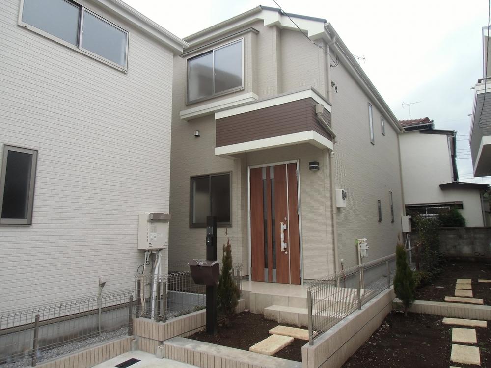 Local appearance photo. Local (12 May 2013) Shooting