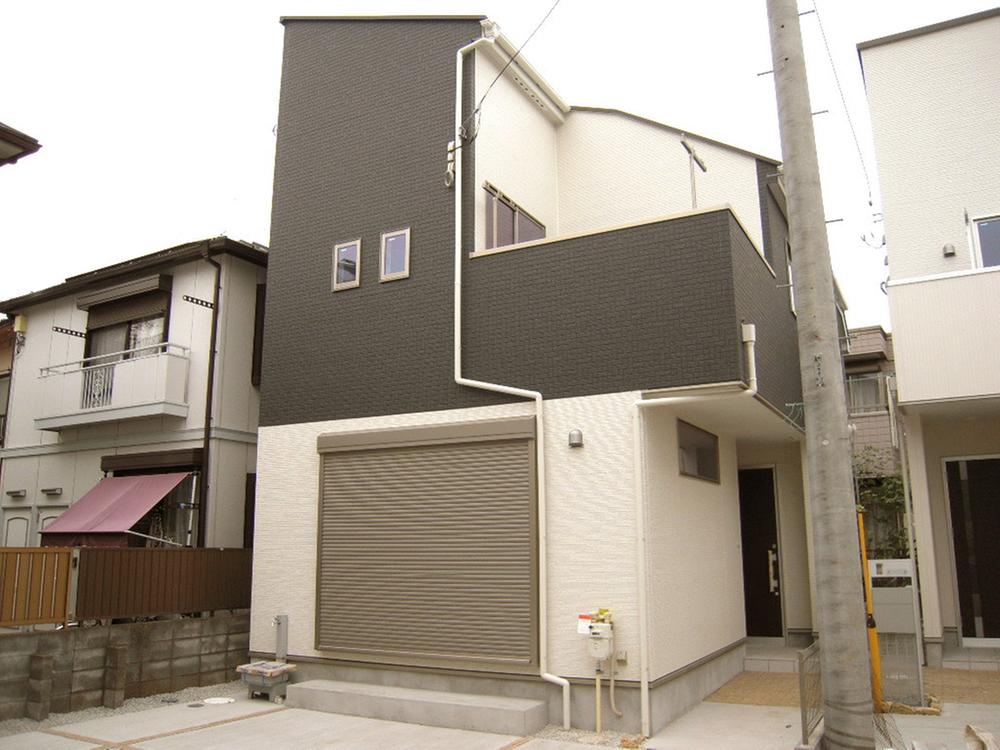 Local appearance photo. Local (11 May 2013) Shooting