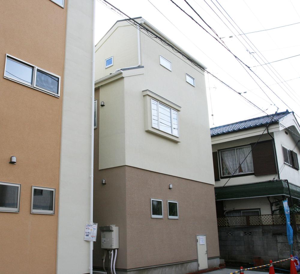 Local appearance photo. ● A Building Exterior Photos: 2013 November shooting