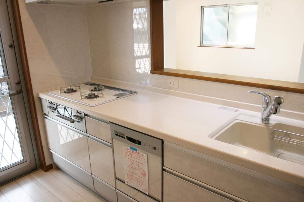 Kitchen. ● convenient counter kitchen: 2013 November shooting