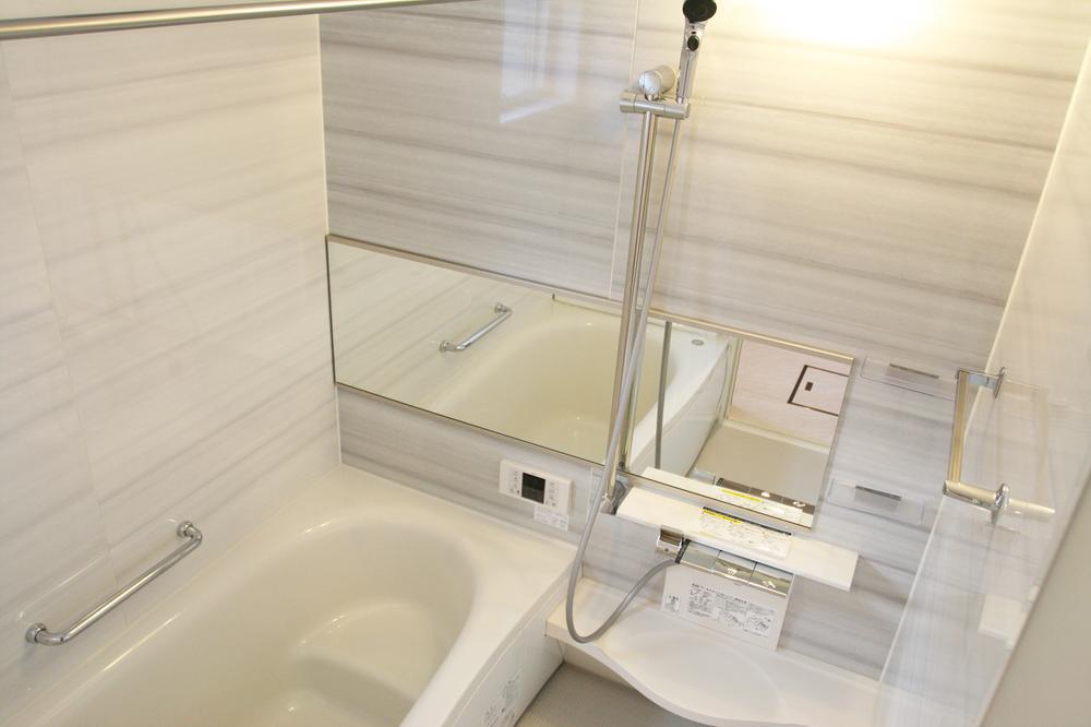 Bathroom. ● a clean bathroom: 2013 November shooting