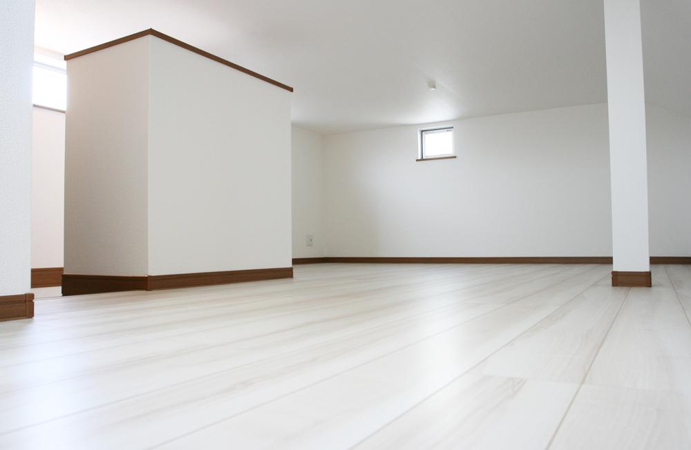 Other. ● spacious bright attic storage: 2013 November shooting