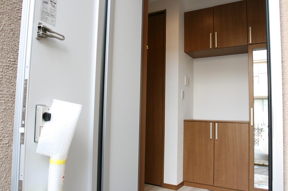 Entrance. ● calm atmosphere of the entrance: 2013 November shooting