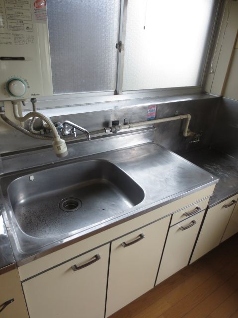 Kitchen. Gas stove is can be installed in the kitchen