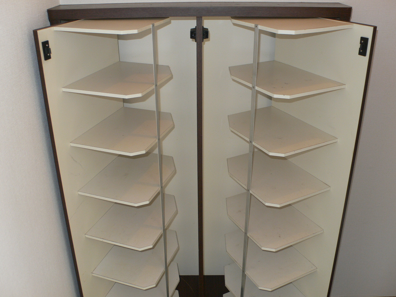 Entrance. There are shoe box.