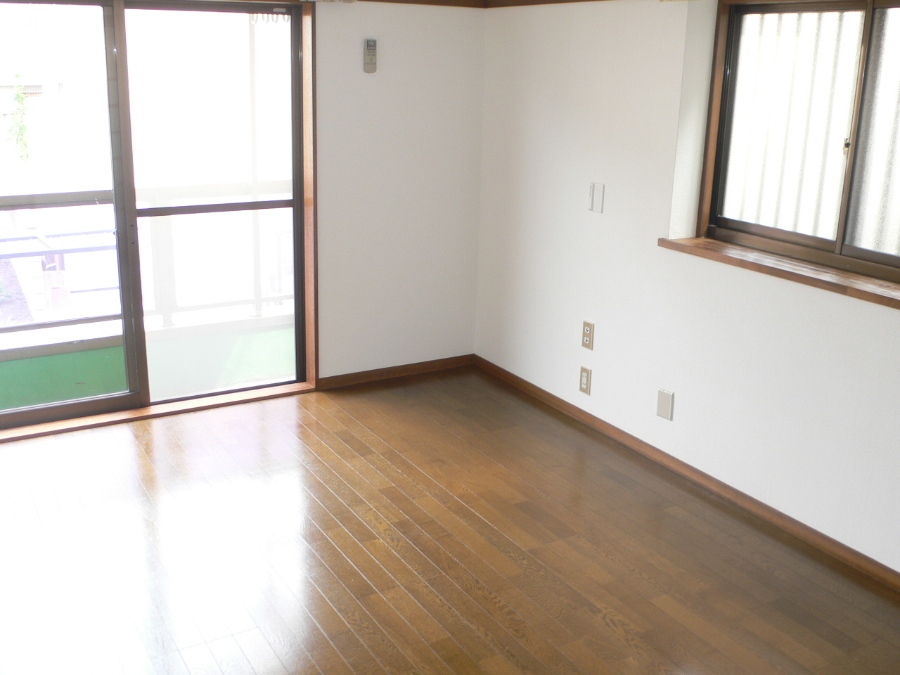 Living and room. It is airy preeminent per yang.