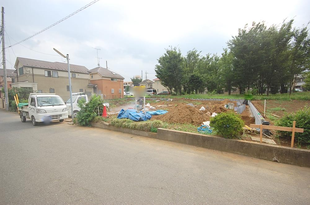 Local photos, including front road. Local Photos