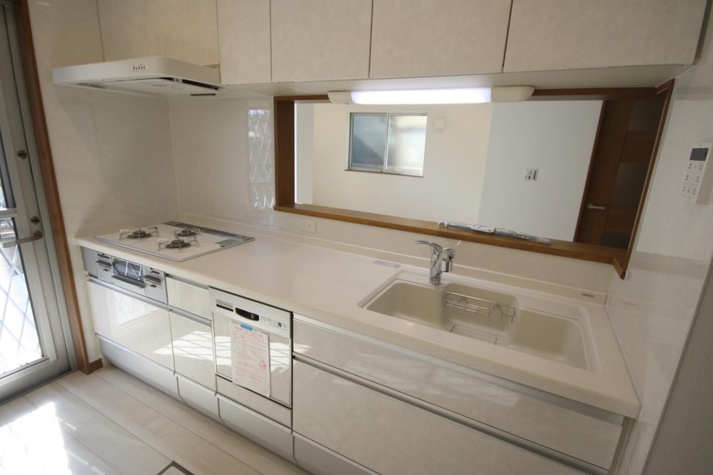 Kitchen. Local (11 May 2013) Shooting