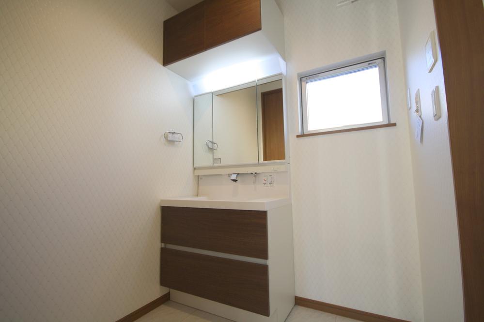 Wash basin, toilet. Local (11 May 2013) Shooting