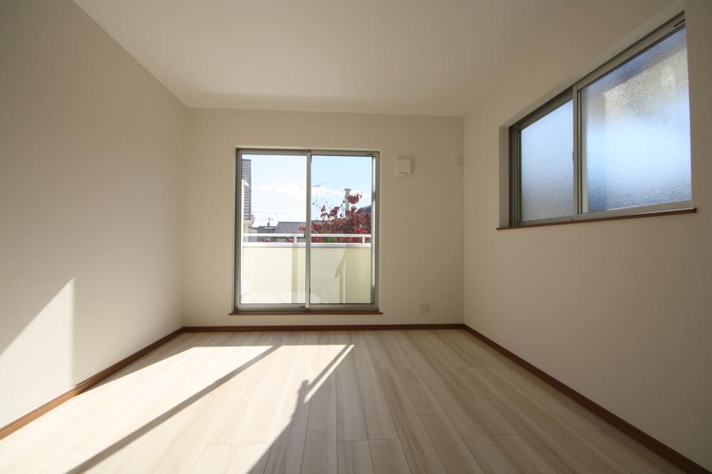 Non-living room. Local Photos