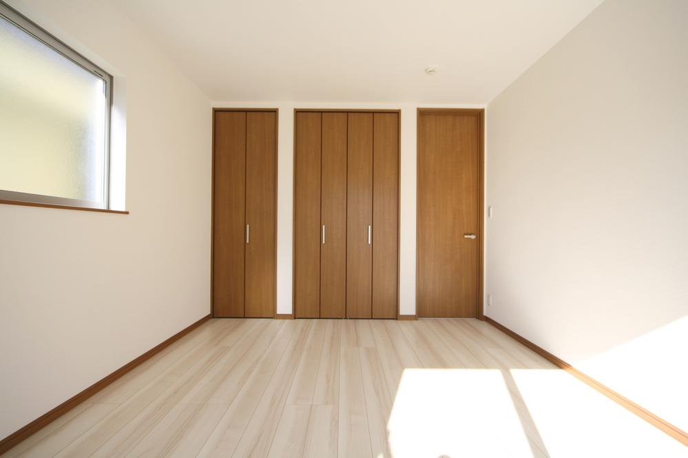 Non-living room. Local Photos