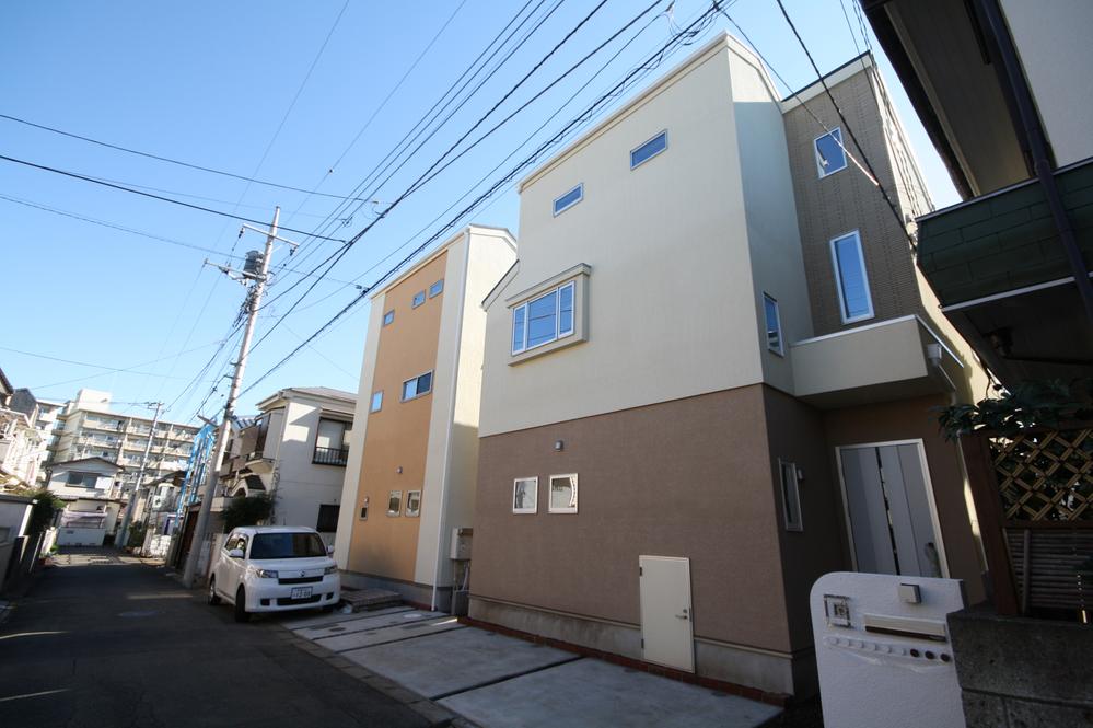 Local photos, including front road. Local Photos