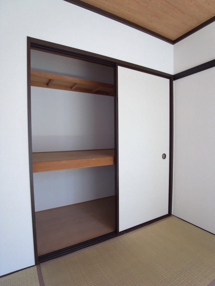 Living and room. Storage lot