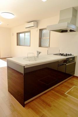 Model house photo. Model is House. Guests visit. The quality of the building of a consistent house construction of local adhesion type, Please check. Please feel free to contact us.