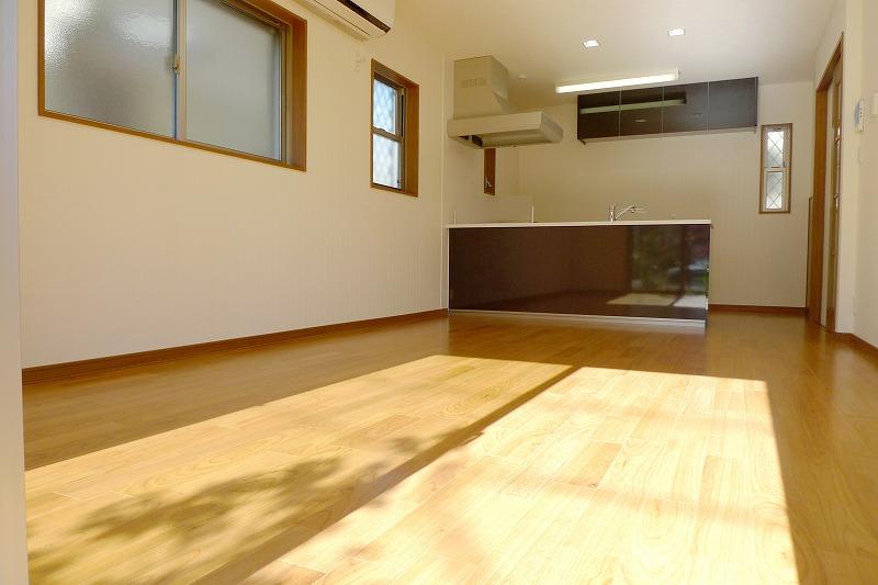 Model house photo. Model is House. Guests visit. The quality of the building of a consistent house construction of local adhesion type, Please check. Please feel free to contact us.