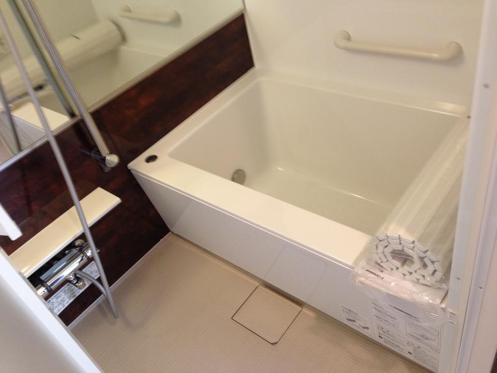 Bathroom. Local (August 2013) Shooting