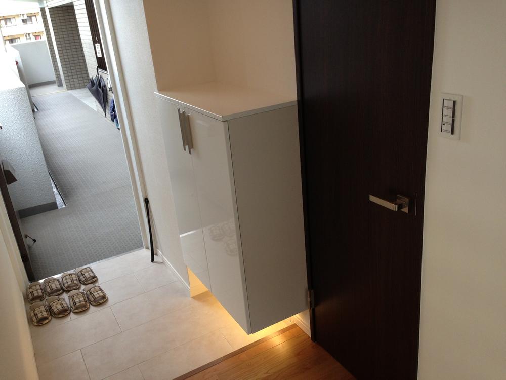 Entrance. Local (August 2013) Shooting