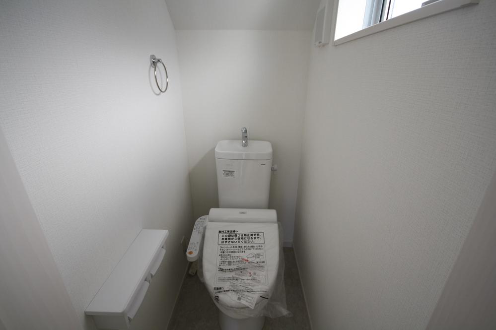 Toilet. Indoor (11 May 2013) Shooting