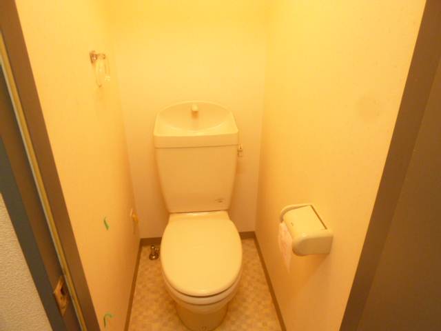 Toilet. Happy bus ・ Restroom