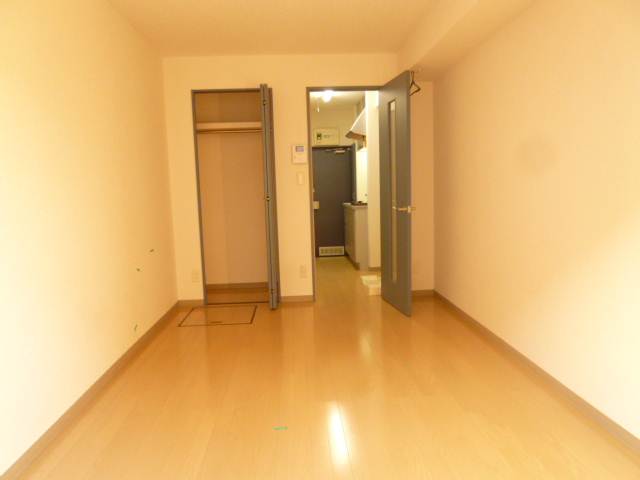 Living and room. Beautiful Western-style 6.8 Pledge