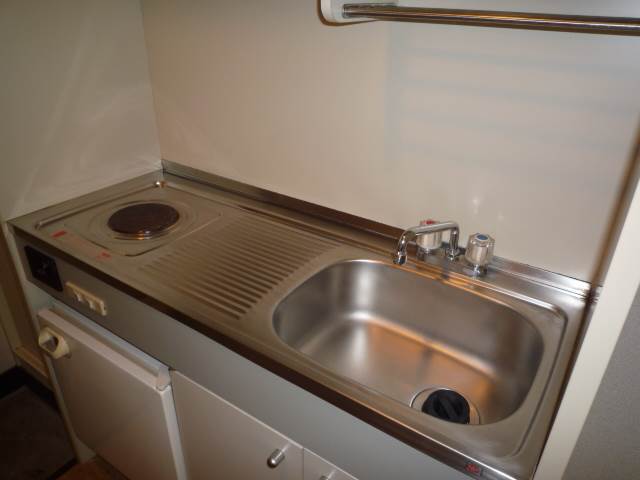 Kitchen. Kitchen where you have space to cut